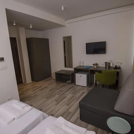 Hotell Village 4*